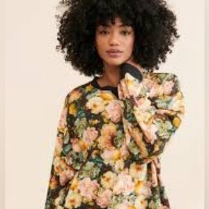 SELKIE the pillow sweatshirt size 1 X pre loved flyers for days